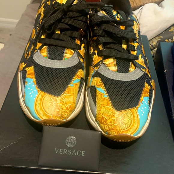 Versace men’s tennis shoes